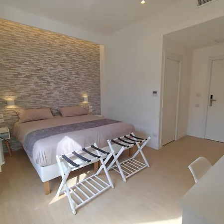 Πανσιόν La Casa Di Mida 4*