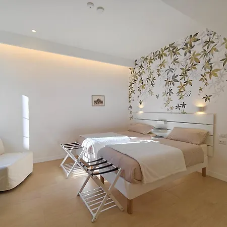 Πανσιόν La Casa Di Mida 4*